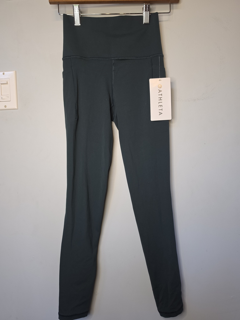 Athleta Salutation Stash Tight High Rise Legging Dark Green Pockets XXS NWT